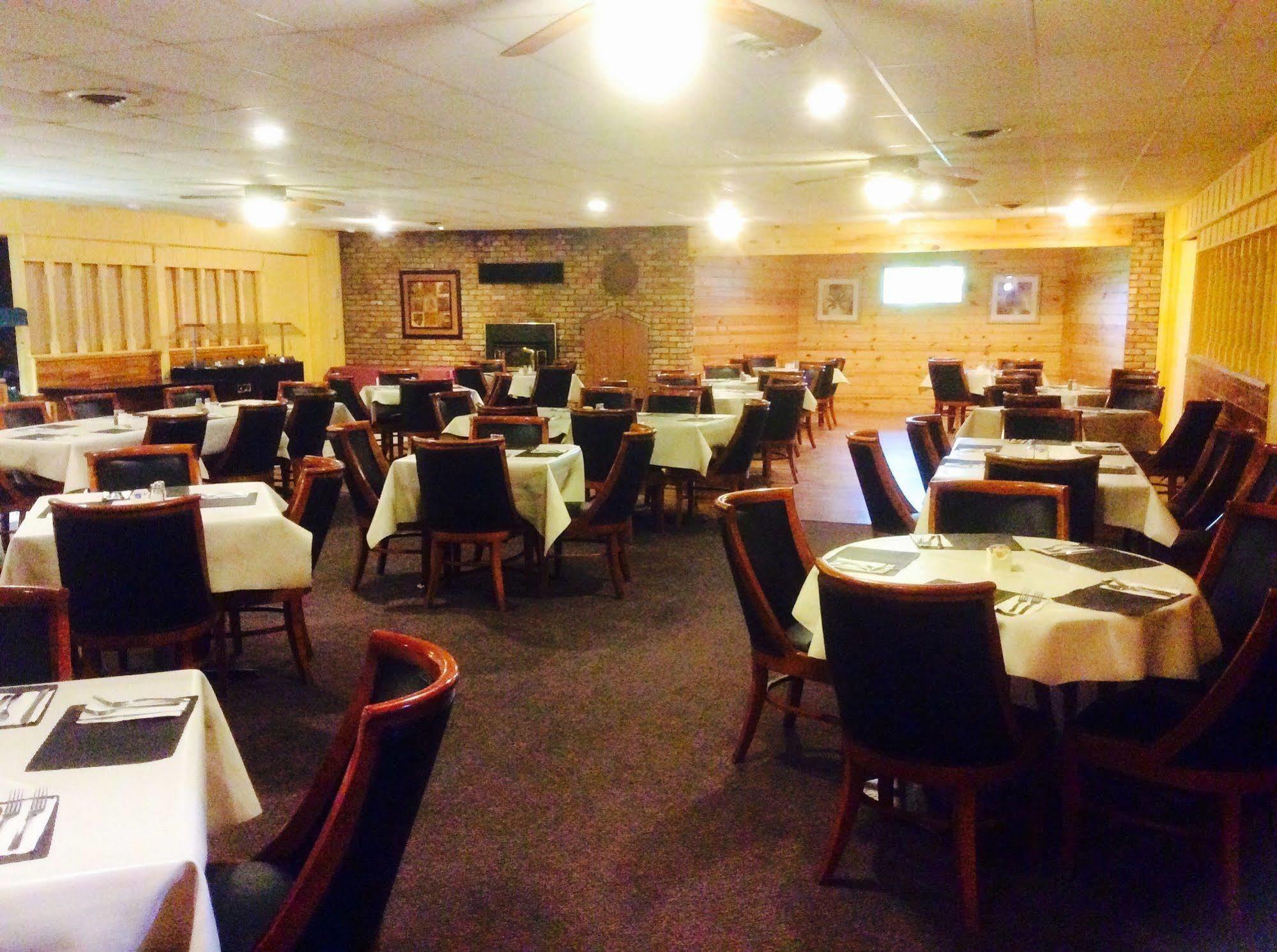 Forty Club Inn Deerwood Exterior photo