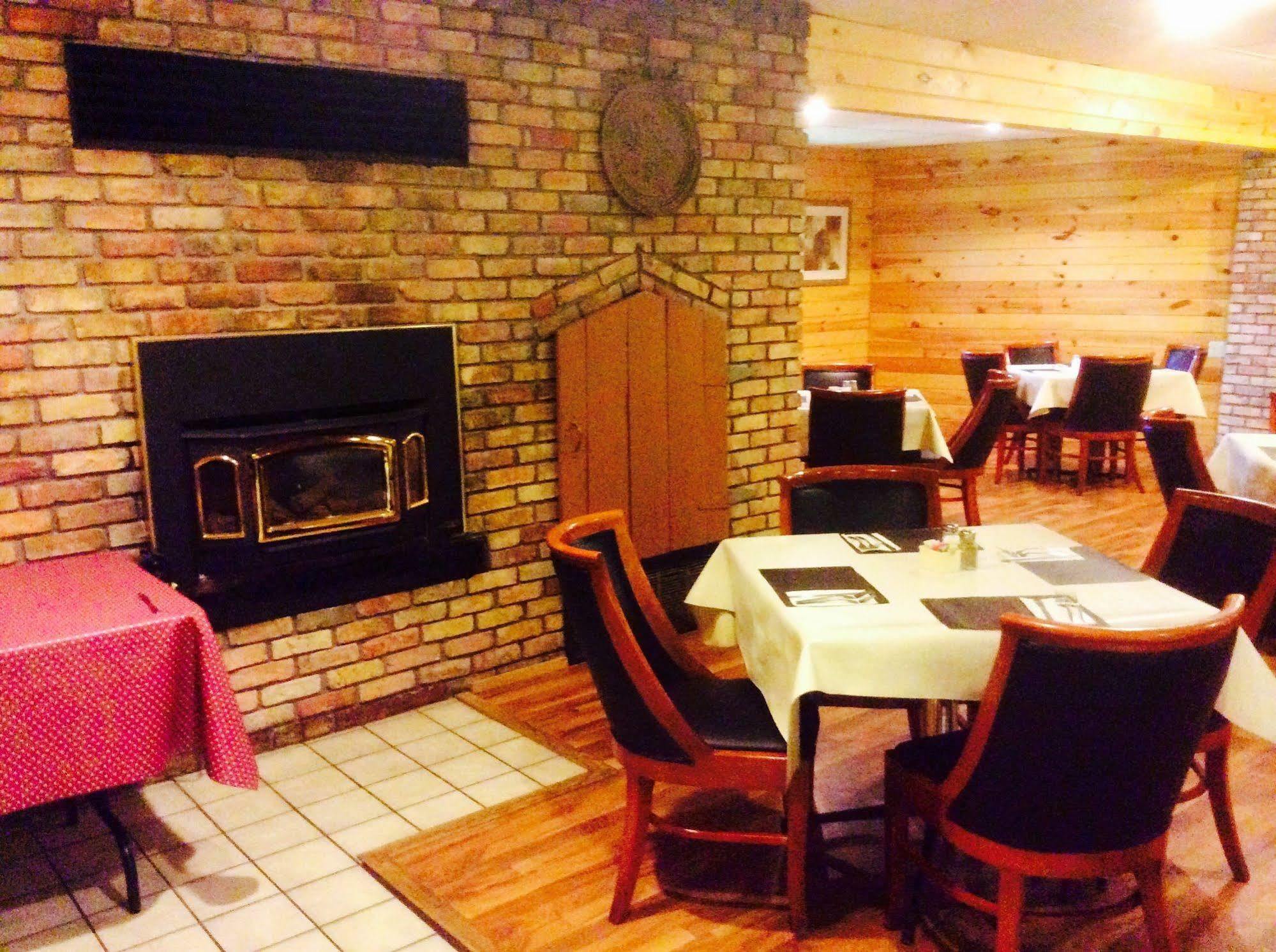 Forty Club Inn Deerwood Exterior photo