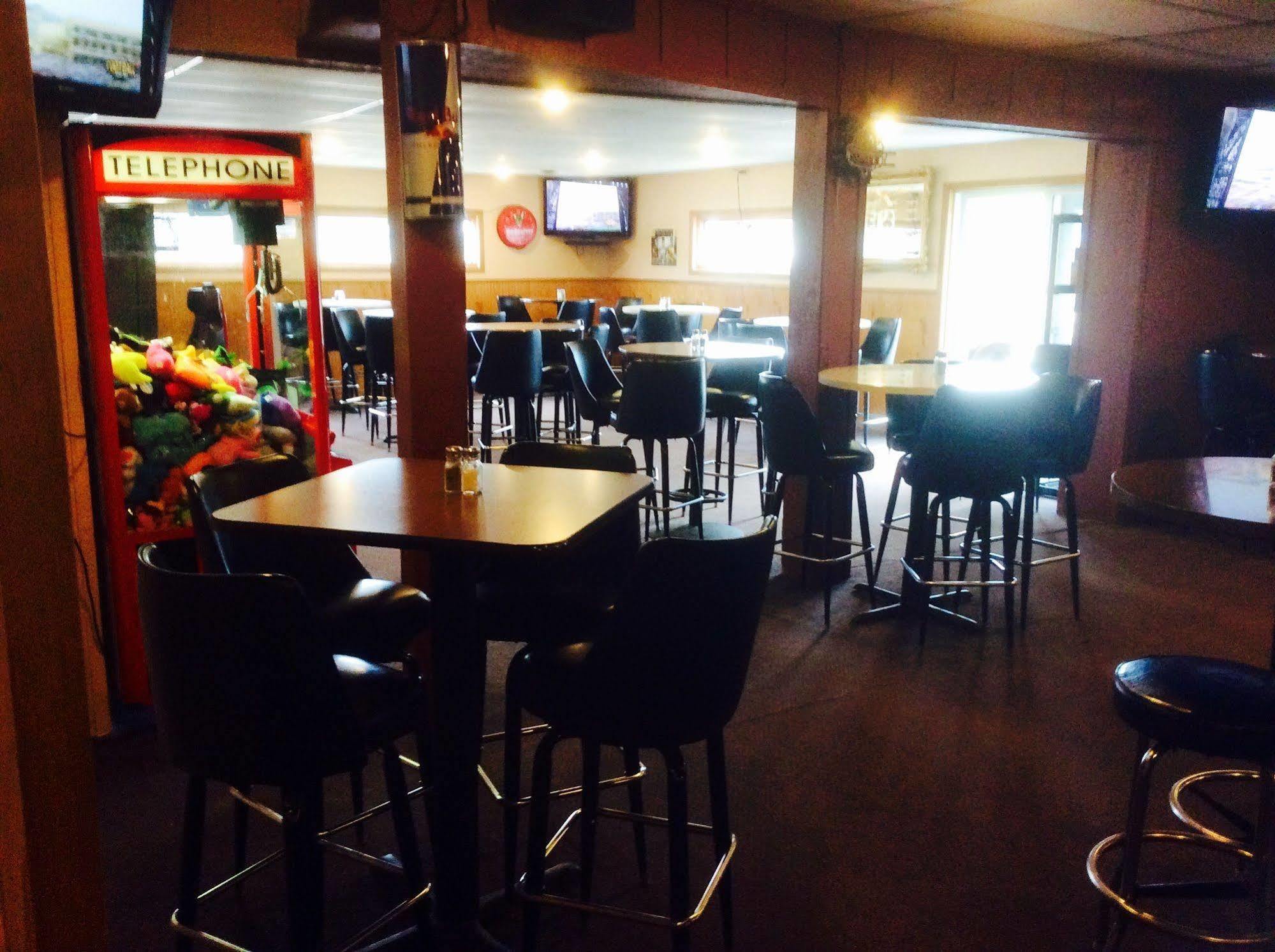 Forty Club Inn Deerwood Exterior photo