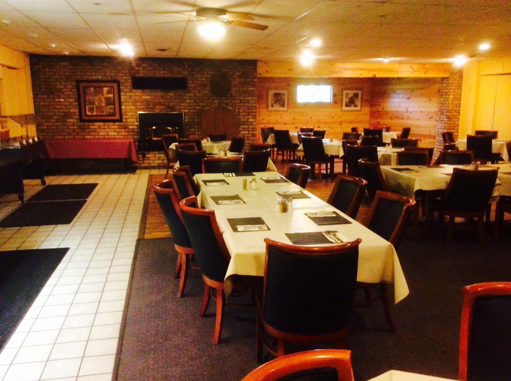 Forty Club Inn Deerwood Exterior photo
